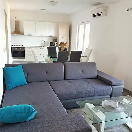 아파트 Apartment Robi Sea View Near Trogir 산책길