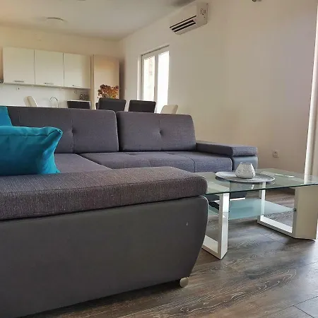 아파트 Apartment Robi Sea View Near Trogir 산책길