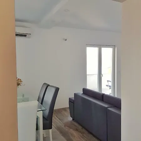 아파트 Apartment Robi Sea View Near Trogir 산책길